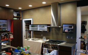 SW 7550 Resort Tan on Kitchen accent wall